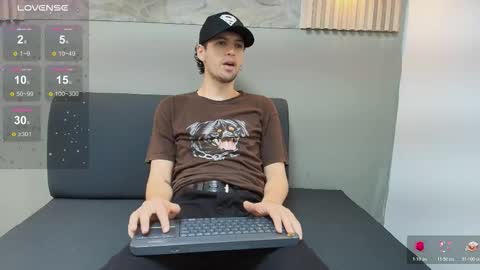 Snapshot of israel_gray chatting on 11/11/25, 12:38 Israel online show from 11/11/25, 12:38