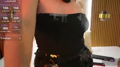 Snapshot of issa_baby_ chatting on 04/14/26, 04:18 issa baby online show from 04/14/26, 04:18