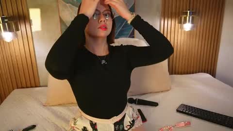 Snapshot of issa_baby_ chatting on 05/05/26, 04:20 issa baby online show from 05/05/26, 04:20