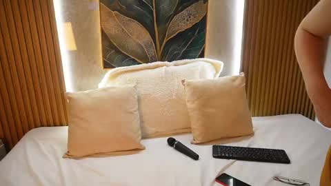 Snapshot of issa_baby_ chatting on 05/22/26, 03:57 issa baby online show from 05/22/26, 03:57