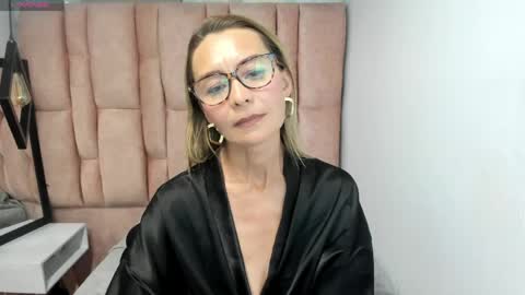 ISSA MILF online show from 04/18/26, 07:58