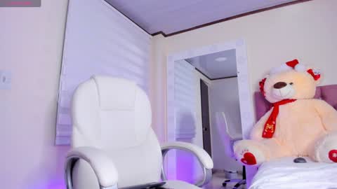 Isa  online show from 12/21/24, 09:23