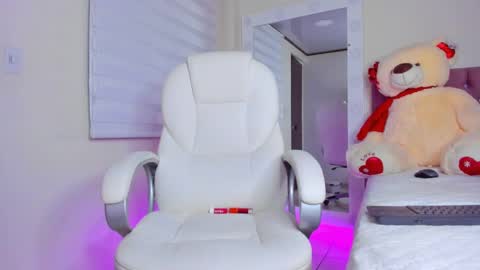 Isa  online show from 02/25/25, 12:47