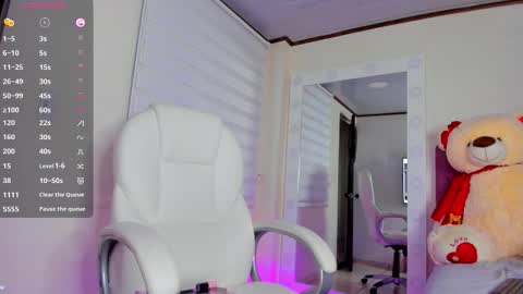 Isa  online show from 09/22/25, 10:45