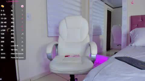 Isa  online show from 02/23/26, 10:34