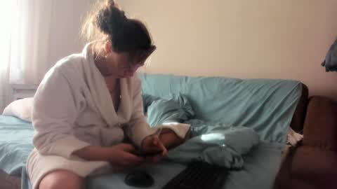 Issabelle online show from 02/23/25, 06:39