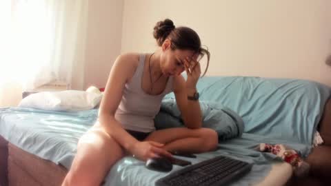 Issabelle online show from 03/10/25, 07:32