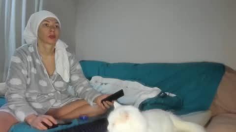 Issabelle online show from 02/16/26, 03:57