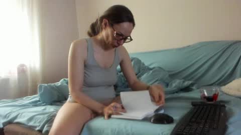 Snapshot of issabelle_69 chatting on 04/25/26, 04:59 Issabelle online show from 04/25/26, 04:59