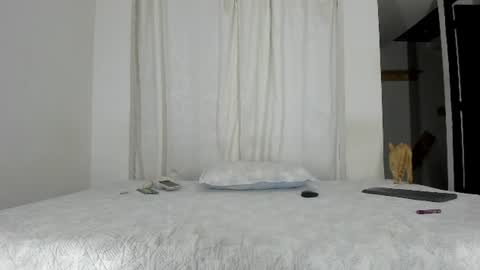 Snapshot of issalovexxx chatting on 06/16/26, 06:27 Isabella online show from 06/16/26, 06:27