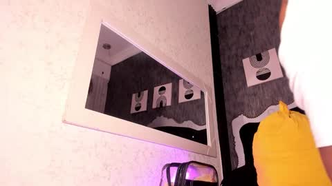 Issa online show from 10/07/25, 12:24