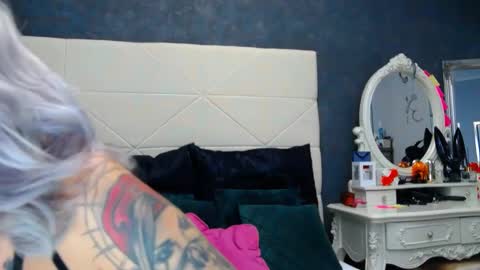 IssaSmyth online show from 12/03/24, 08:05