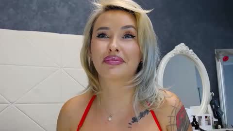 IssaSmyth online show from 10/07/25, 06:32