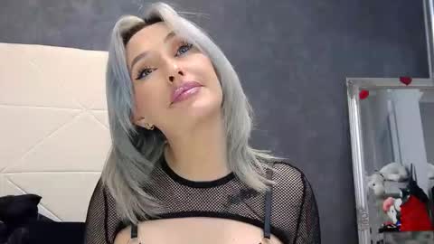 IssaSmyth online show from 04/21/26, 07:25