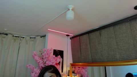 Snapshot of isseymz chatting on 12/24/24, 04:00 Iseey online show from 12/24/24, 04:00