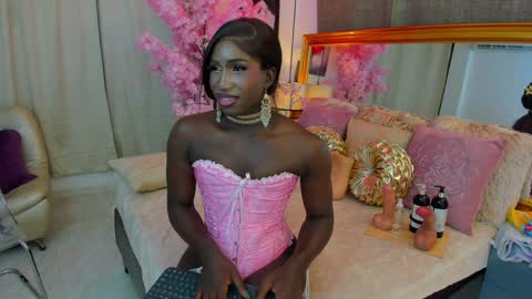 Snapshot of isseymz chatting on 12/25/24, 10:28 Iseey online show from 12/25/24, 10:28