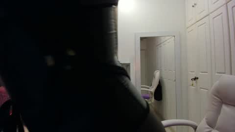 Snapshot of isseymz chatting on 01/28/25, 05:32 Iseey online show from 01/28/25, 05:32