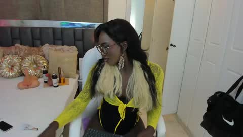 Snapshot of isseymz chatting on 02/06/25, 04:10 Iseey online show from 02/06/25, 04:10