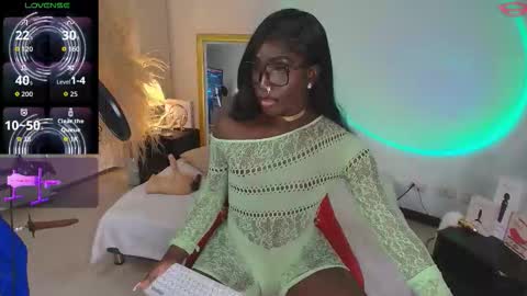 Snapshot of isseymz chatting on 09/24/25, 06:50 Iseey online show from 09/24/25, 06:50