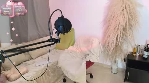 Snapshot of isseymz chatting on 02/19/26, 03:13 Iseey online show from 02/19/26, 03:13