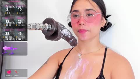 Snapshot of issie_cute chatting on 12/16/24, 05:17 Issie online show from 12/16/24, 05:17