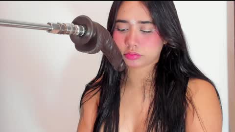 Snapshot of issie_cute chatting on 12/21/24, 08:00 Issie online show from 12/21/24, 08:00