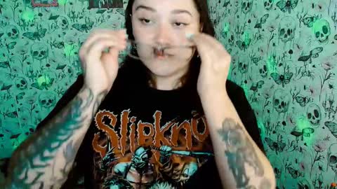 Yiz online show from 03/28/26, 04:01