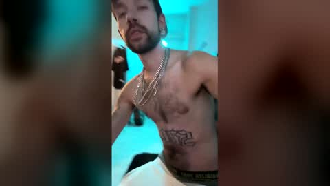 Snapshot of italian_stallionxo chatting on 05/18/26, 02:40 Italian Stallion online show from 05/18/26, 02:40