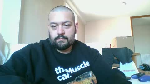 Snapshot of italianbigboy932 chatting on 05/16/26, 12:15 italianbigboy932 online show from 05/16/26, 12:15