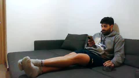 Snapshot of italianboybcn chatting on 01/01/25, 09:09 italianboybcn online show from 01/01/25, 09:09