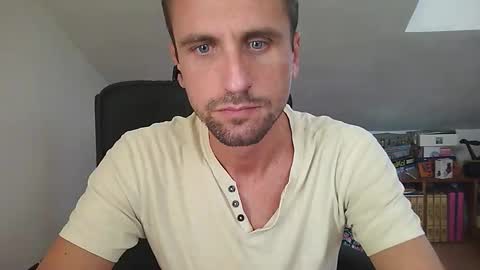 Snapshot of italiano116116 chatting on 09/17/25, 08:27 italiano116116 online show from 09/17/25, 08:27