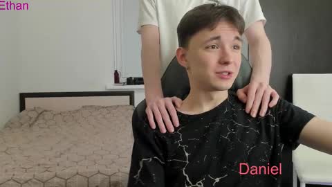 Snapshot of ithan_red chatting on 10/05/25, 04:38 Ethan online show from 10/05/25, 04:38