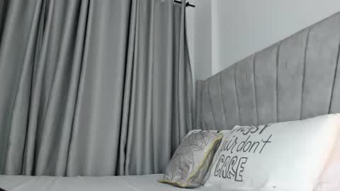 Snapshot of its_canella chatting on 06/15/26, 03:20 canella online show from 06/15/26, 03:20