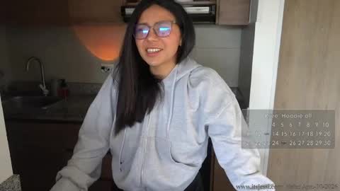 Jessi online show from 04/10/26, 08:46