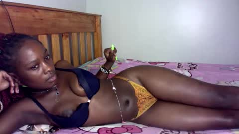 Snapshot of its_miah chatting on 05/10/26, 02:39 miah online show from 05/10/26, 02:39