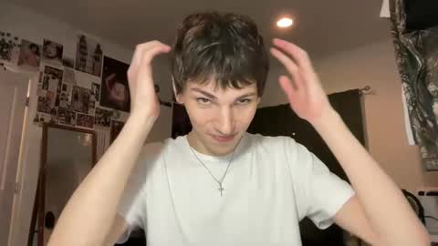 Snapshot of its_rowan chatting on 09/24/25, 02:37 Rowan online show from 09/24/25, 02:37