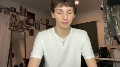 Snapshot of its_rowan chatting on 10/07/25, 01:47 Rowan online show from 10/07/25, 01:47