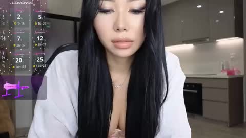 Queen Liya online show from 10/30/25, 05:35