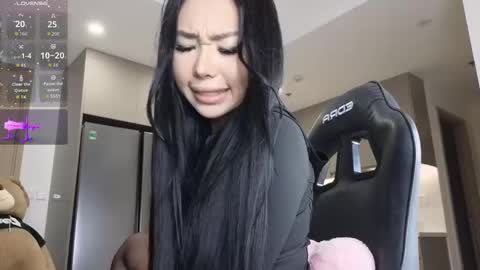 Queen Liya online show from 11/25/25, 02:50