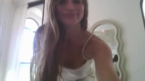 Snapshot of itskatarina chatting on 06/08/26, 06:25 katarina online show from 06/08/26, 06:25