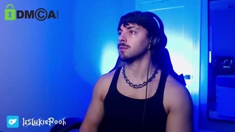 Snapshot of itslukiepooh chatting on 11/16/25, 11:54 Itslukiepooh online show from 11/16/25, 11:54