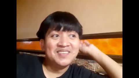 Snapshot of itsme_berniexx chatting on 12/12/24, 11:07 ask me online show from 12/12/24, 11:07