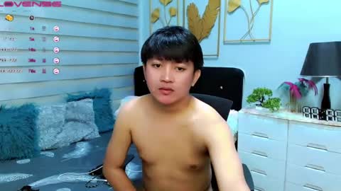 Snapshot of itsme_berniexx chatting on 12/28/24, 11:37 ask me online show from 12/28/24, 11:37