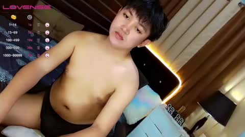 Snapshot of itsme_berniexx chatting on 02/22/25, 04:07 ask me online show from 02/22/25, 04:07