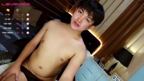 Snapshot of itsme_berniexx chatting on 02/22/25, 10:29 ask me online show from 02/22/25, 10:29