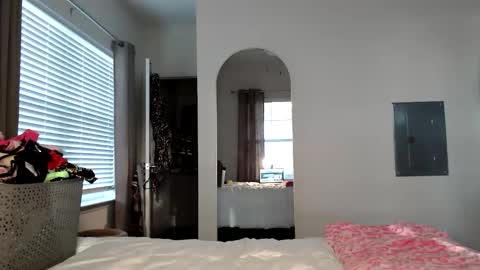 Snapshot of itsmealexisrae chatting on 10/16/25, 12:17 Alexis Rae online show from 10/16/25, 12:17