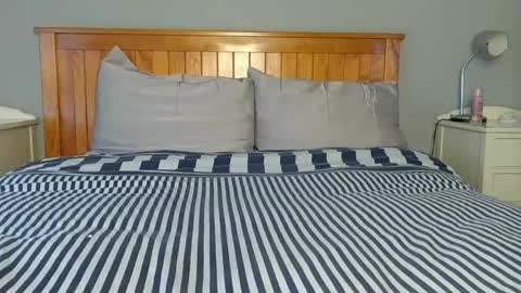 Snapshot of itsmejade_x chatting on 10/23/25, 10:47 Jade online show from 10/23/25, 10:47