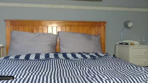 Snapshot of itsmejade_x chatting on 10/24/25, 12:12 Jade online show from 10/24/25, 12:12