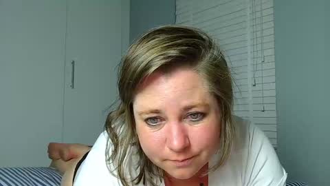 Snapshot of itsmejade_x chatting on 11/02/25, 10:12 Jade online show from 11/02/25, 10:12