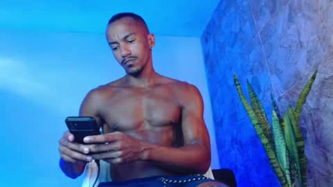 Snapshot of itsmikenoir chatting on 10/29/25, 10:28 Limited offer 50 online show from 10/29/25, 10:28